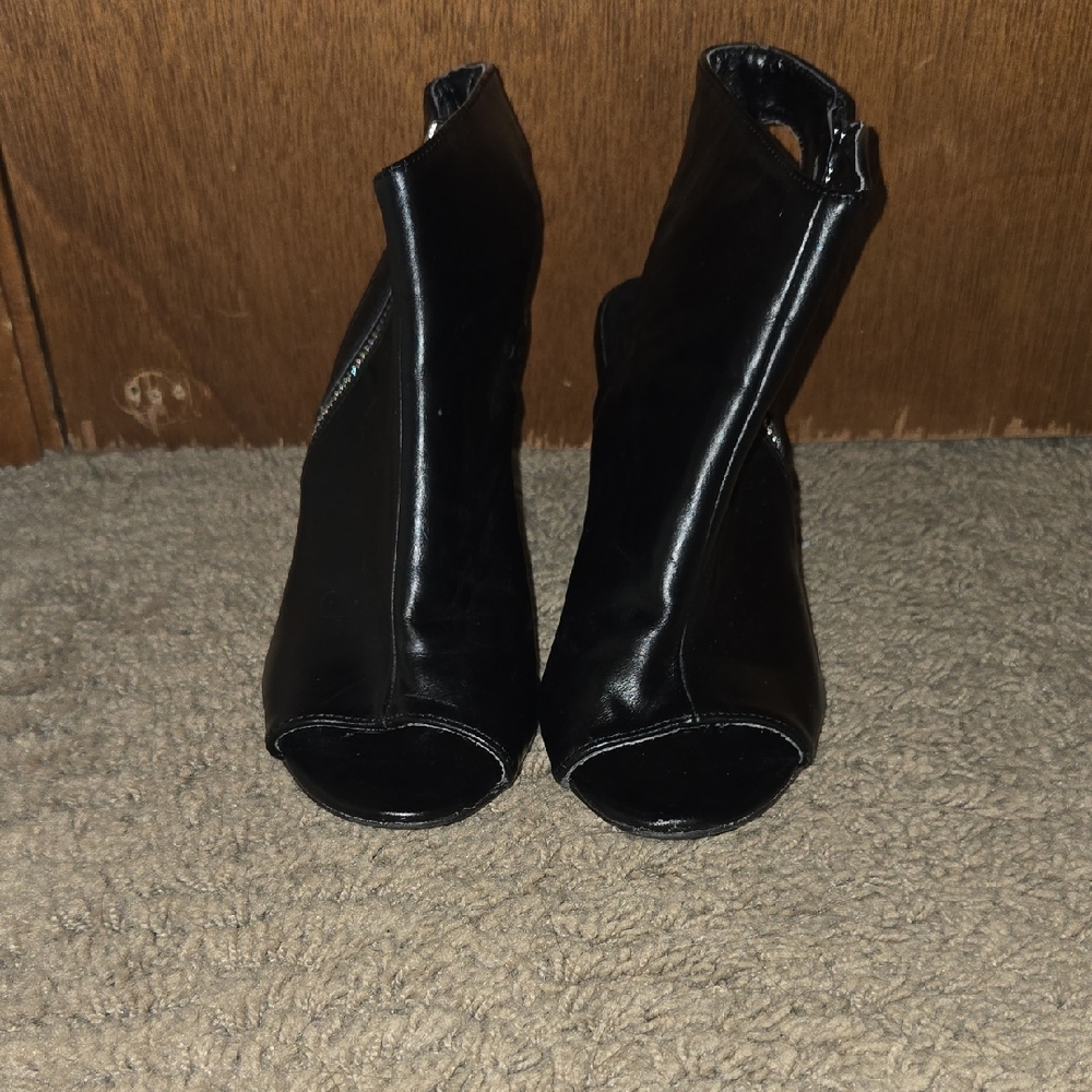 Sophisticated Black Heeled Boots with Peep-Toe